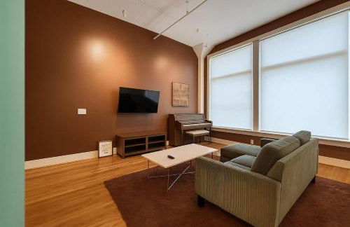 Jazzy Downtown Studio with Piano - Foto 7