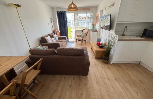 288, Two bed Chalet on Belle Aire Holiday Park - With private veranda, sleeps 5, pet friendly, free Wi-Fi, bed linen and towels included and onsite entertainment available - Foto 5