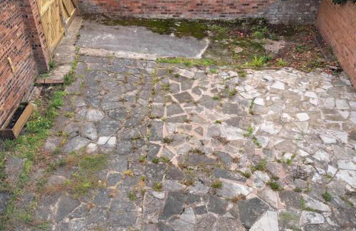 Spacious & comfy 4 bed house, 6 Beds, Free Private Parking & Wifi - Foto 37