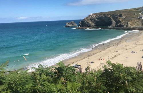 Cliffside 3 Bedroom House with Sea Views - Photo 14