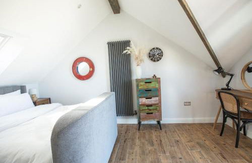 THE ANNEXE AT UPPER BEACH HOUSE - Photo 33