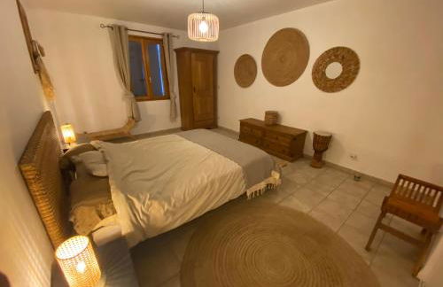 CHARMANT LOGEMENT AVEC PISCINE EN PROVENCE au premier étage d une villa - Foto 10