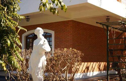 Casa de Fazenda Histórica, Mergulhada na Natureza, com Vista Panorâmica Deslumbrante e Grande Varanda a 2 km do Centro - Foto 24