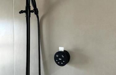 Serene Modern Home Backdoor with great WiFi, games, movies, patio seating and bbq Easy Access to North Joshua Tree National Park in 10 minutes - Foto 62