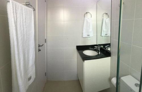 609-Apartamento Encantador, com 1 vaga de GARAGEM, Todo Mobiliado e Decorado, Edificio com Academia, Lavanderia, Excelente localização no Rebouças, Proximo ao Batel e Centro - Foto 3