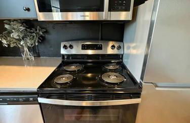 Stylish Cozy Studio in Detroit - Photo 11