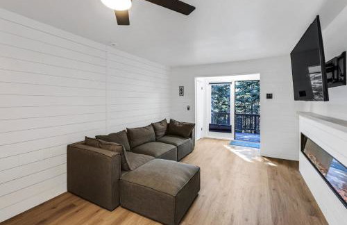 Beautiful Ski-in Ski-out Condo Located On The Eagle Point Resort! condo - Foto 2