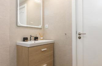 CASA ZUZA - AC, heated pool, 2 terraces, 2 bedrooms & bathrooms, tv channels - Foto 36