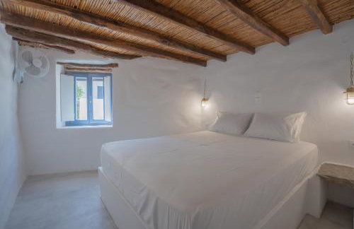 Traditional White House - Photo 10