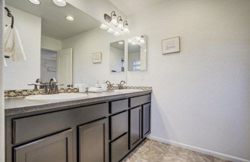 Spacious Family Getaway Near Downtown - Foto 21