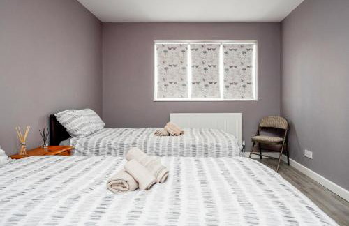 Remaj Serviced Accommodation, sleeps 7 & free parking - Foto 20