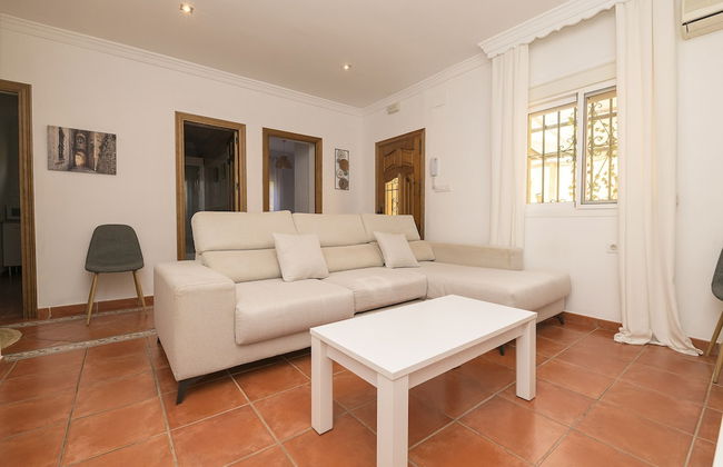 El Cortijo in La Linea de la Conception - Photo 6