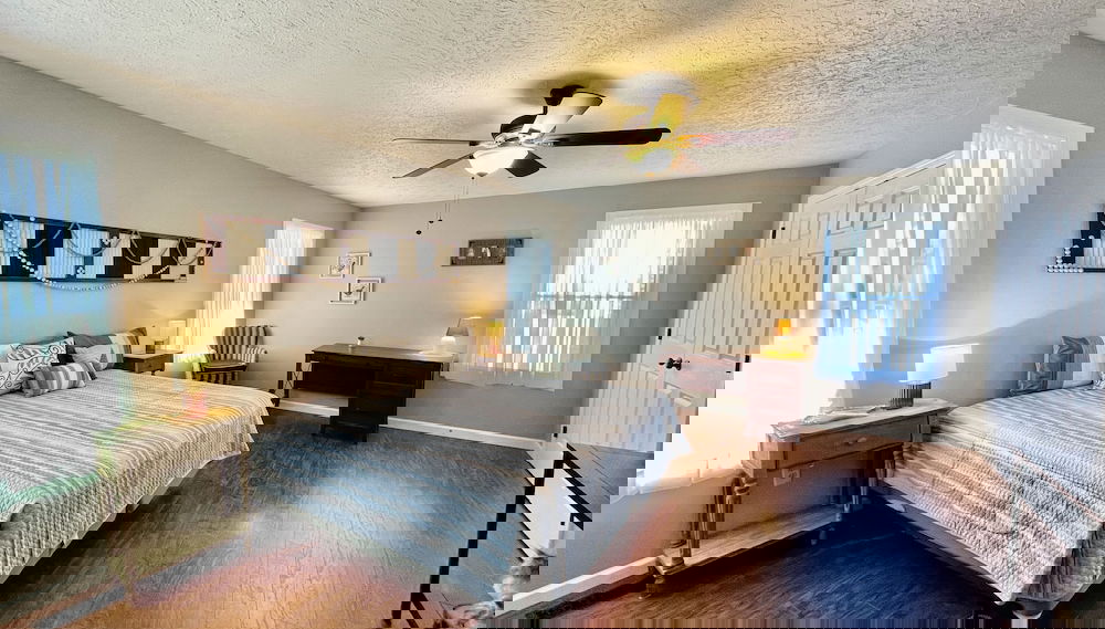 Wearadise Mountain Views Home features Hot Tub and Fire Pit by RedAwning - Foto 1, Habitación