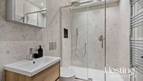 Platform One Apartments - Abbey - Photo 3, Shower