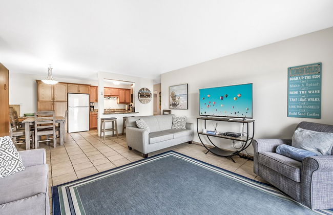 Spacious Lakefront Condo w Amazing View - Photo 11