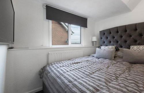 City home with parking and garden- pet friendly - Photo 71