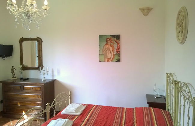 Villa In Lucca Placed in a Residential Area, all Services Nearby - Foto 3