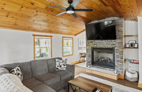 Beautiful Newly Renovated Home With King Bed & Lake Walkable - Foto 21