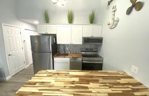 B Lakefront! Remodeled, Boat Slip, Patio Views, Pool, Boat Ramp, WIFI - Foto 6