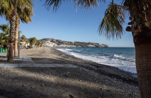 Apartamento en primera línea de playa con piscina - Photo 50