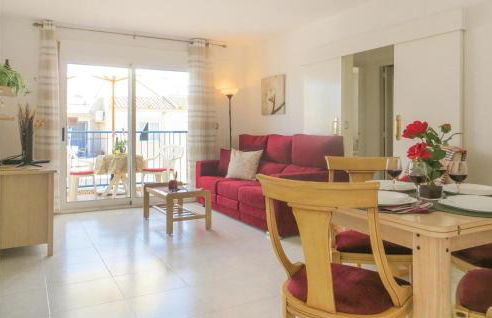 Beautiful Apartment In Torrevieja - Foto 2