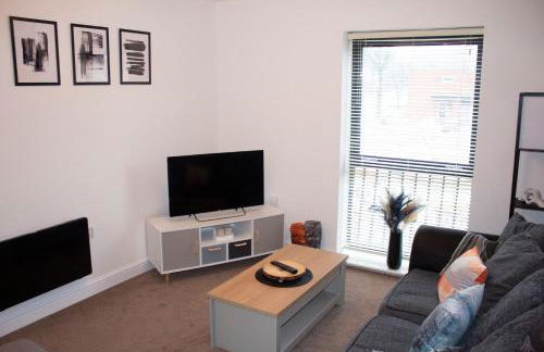 RestWorkPlayShortStays apartment, free parking and wifi, perfect for contractors, near to i54 park and city centre - Foto 7