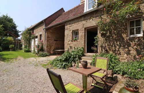 Maison historique du 15ème siècle avec jardin à La Carneille - FR-1-497-135 - Foto 1