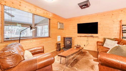 Forest Views and Fire Pit Cozy Pine Cabin - Photo 4