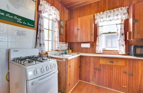 Sandy Beach and Sunset Views Cedarville Cabin 3! - Foto 10