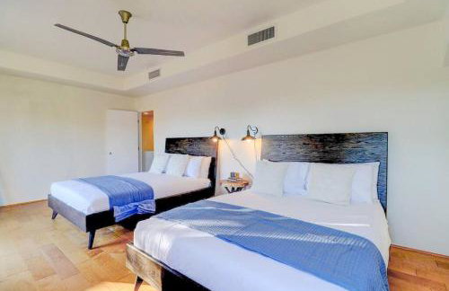 Epic 6BR with Pool, Spa and Fire Pit - Walk to Trails - Foto 24