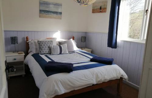 Badgers Den, a beautiful log cabin in a secluded valley close to the beach - Foto 7