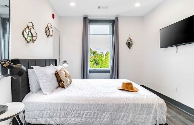 Lindsley by Avantstay Balcony + Modern Design A+ Downtown Location - Photo 20