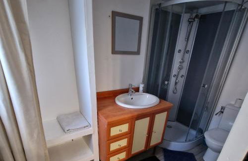 Studio Cerf, quartier marais, terrasse rez de chaussé, jardin accessible, matelas confortable - Foto 4