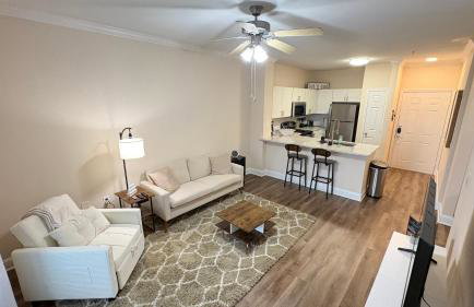 Relaxing Pool-View 1BR Near Top Houston Spots - Foto 1