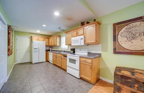 Candler Home with Large Deck Hike, Bike and Unwind! - Foto 2