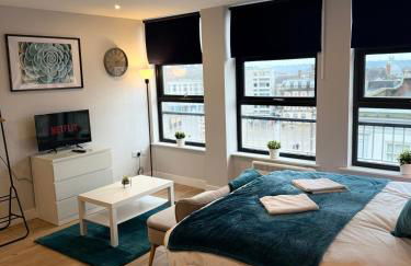 Luxury Super-King Bed Flat in Town Centre - Photo 14
