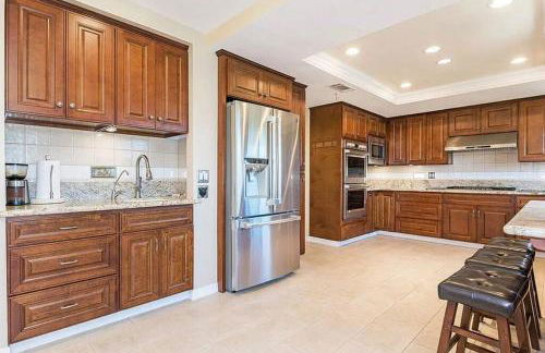 Majestic 5BR Villa with Guesthouse, Pool & Spa - Foto 23