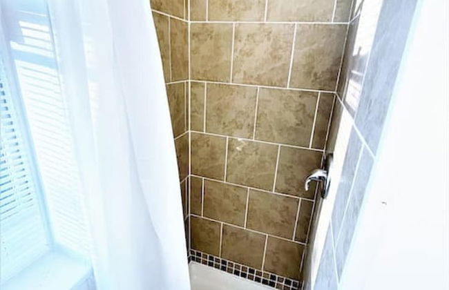 The Terrace at Park Place 2nd Floor Walk up -cozy 2 Bedroom Fast Wifi Free Coffee - Foto 14