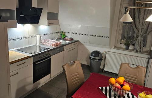 Gemütl Wohnung mit Blick auf den Hafen - Photo 12