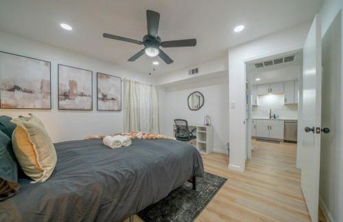 DT DFW Chic Free Parking and Pool In Medical District - Foto 34