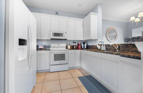 Oceanfront Condo with Resort Pools - Foto 5