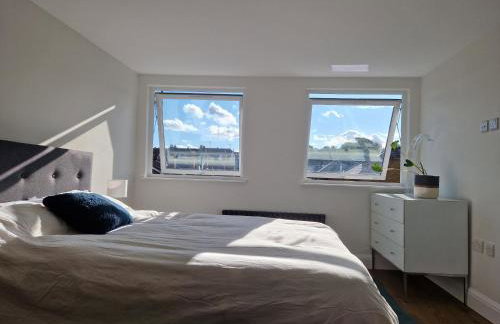 Luxury London Oasis - Photo 12