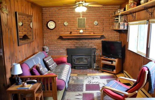 Your Perfect Getaway: Mountain Cabin Retreat with Hot Tub and Fireplace in Lisbon, NH - Foto 4