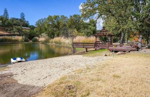 Oak Pond Retreat Stocked pond/pool table/BBQ Grill/EV Charger - Foto 50