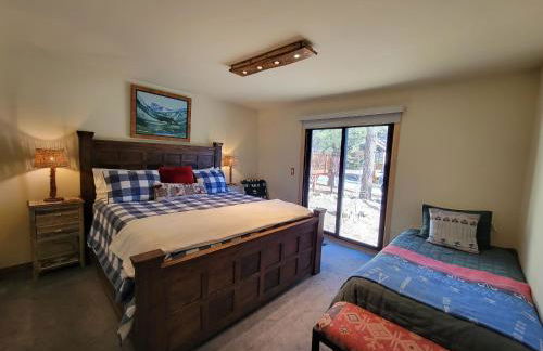 Four Seasons Getaway-Private Hot Spa with Pine Tree Views-Walk to Village and Pineknot Trailhead-Plus King Bed! - Photo 28