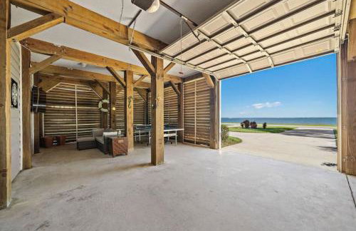 Stunning bayfront home with spacious deck and incredible Galveston Bay views - Foto 46