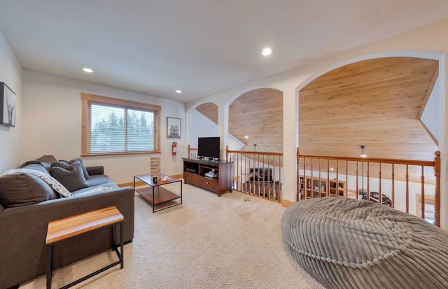 5 Mins to Ski Resort Ping Pong, Pool Table, Deck Donner Ridge by Avantstay - Foto 20