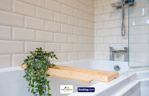 Stylish 2 BR Townhouse By StirkMartin Stays Short Lets & Serviced Accommodation Cardiff With Free Parking & Sleeps5 - Foto 39