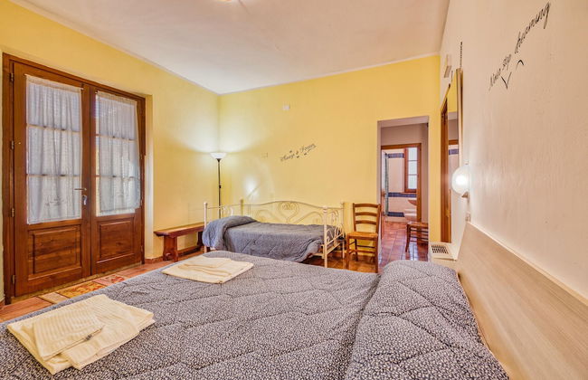 Pomegranate apt With Shared Pool - Photo 17