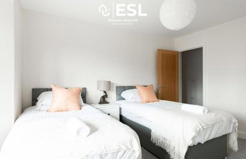 Large Modern 4 Bedroom House in Uttoxeter, Near Alton Towers, Great for Families - Foto 21